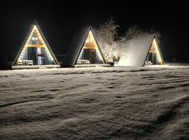 Kvabtkari Cottages, hotel com piscina em Ambrolauri