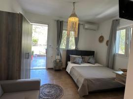 Thekla Guesthouse, ξενοδοχείο σε Skiathos