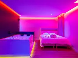 LOVE ROOM SAUNA,JACCUZZI Netflix Tours