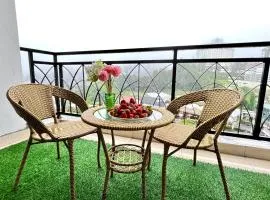 16 Celcius Sunrise & Mountain view , Top Floor Hotel Apartment In Kea Farm, Brinchang Cameron Highlands