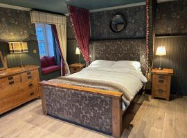 Stunning country home with Hot Tub and Sauna, hotel v destinaci Strachur