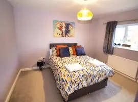 Rawmarsh - Rotherham - 3 Bed House - Refurbished High Standard - Off Street Parking - Large Garden - Dog Friendly - Fast Wifi
