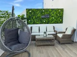 Luxurious 3BR 2BA, 5-min to Beach, Large Terrace, High Floor