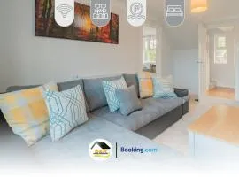 3 Bed Detached House By B and R Serviced Accommodation Amesbury With Free Parking & Garden