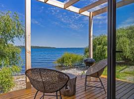 OUTSCAPE l Cabañas a Orilla del Lago Puyehue, pet-friendly hotel in Puyehue
