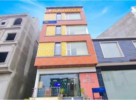 Hotel RD ZIRAKPUR, ξενοδοχείο κοντά στο Αεροδρόμιο Chandigarh - IXC, Zirakpur