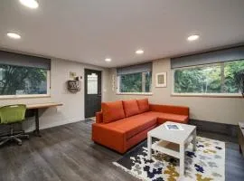 #StayInMyDistrict Multnomah Village Modern Retreat