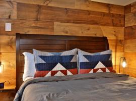 The Mountain Green Nook with Views, Shuttle Bus, Pools, Hot Tub, Gym, Ski Shop, Restaurant, hotel in Killington