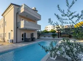 Villa Bellavista with 8 Bedrooms, Private Pool and Sauna