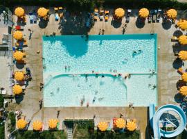 Centro Vacanze Camping Spinnaker, hotel v destinaci Marina Palmense