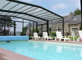 Au Domaine des Camelias โรงแรมในPlumelin