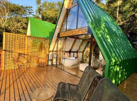 Chalé Shánti - Vista Mar e Banheira de hidromassagem - Florianópolis - SC - Brasil, מלון בפלוריאנופוליס