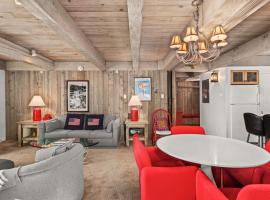 Chateau Eau Claire Unit 1, Stylish Condo Overlooking the River, Walking Distance to Downtown, hotel in Aspen