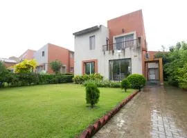 Raichak Green Villa by JadeCaps AC 3BHK Garden