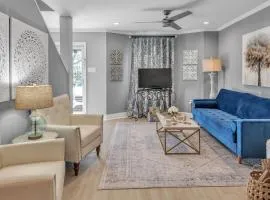 Elegant condo Two ensuite baths with gourmet kitchen near Mall of LA & LSU Top restaurant venues