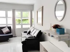 11A - Apto c/2 QUARTOS, Sala e Cozinha completa,1WC, 1 Vaga, Roupa de Cama e VIVO FIBRA