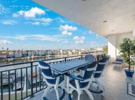Luxury Waterfront Condo, Bay Views