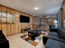 Mins to Ft Moore - The Columbus Cottage Guesthouse
