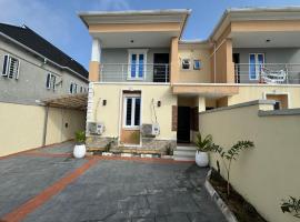 Luxuria Homes Ajah, hotel v destinaci Aja