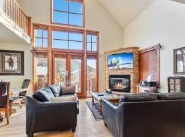Cozy 3BR Keystone Escape with Fireplace and Hot Tub