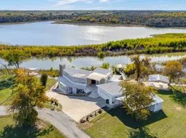 Dock and Fire Pit Riverfront Runaway Bay Retreat