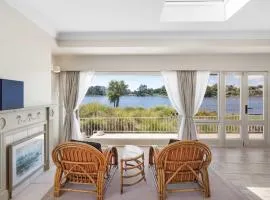 Stunning Lake Views & Hospital Location