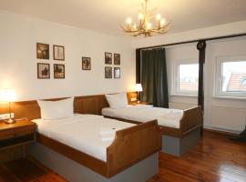 LODGE by Comfort Housing - 2 bedroom apartment，法爾肯塞的木屋