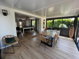 Maison moderne près du lac avec jardin et véranda à Sanguinet, pour 10 personnes - FR-1-319-584, hotel v mestu Sanguinet