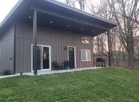 Cozy Modern Cabin by Banner Creek Lake