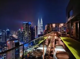 KLCC Cozy Studio With Roof Top Garden with view iconic twin towers and KL tower