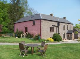 Brynderwen Barn, family hotel in Llangorse