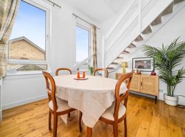 Perfect location for beach and golfing, hotel in Troon
