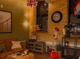 Heart of the City: Cozy 2-Bed Loft
