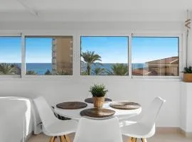 Penthouse Apartment in Benalmádena Costa, Beach - Seaview - Pool - 40m2 private terrace - One bedroom - Sleeping alcove