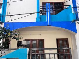 Home Stay with Sanjeev: Indore şehrinde bir otel