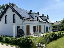 Ferienhäuser Ankerplatz 1 und 2 Usedom mit Sauna, Kamin und Garten