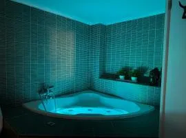 Luxury StudioArchit 7 & jacuzzi suite
