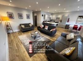 Colonels Apartment-Ground Floor Beach Front Apartment in Sandown, hotel in Sandown