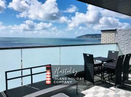 Colonels House-Stylish Seafront Townhouse overlooking Sandown Bay, hotel in Sandown