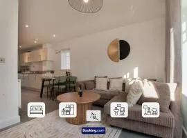 2 Bedroom House By AR Properties Short Lets & Serviced Accommodation Colchester with Garden