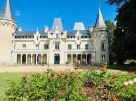 Château de Salvert - 4 Gîtes - 32 personnes