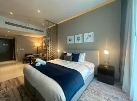 Business Bay Modern studio with a Pool view at DAMAC Maison Prive