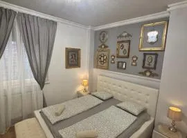 Exclusive Antique apartment next to the fashion street