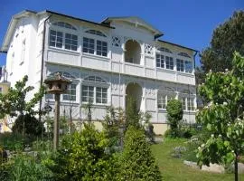 Villa mit Sonnenhof Ferienwohnung Netzboden - kostenfreie Schwimmbadnutzung in Sellin