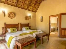 Zebula Golf and Wildlife Estate - Oryx Walkway Pax 16 - Moi Signature Luxury villa