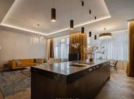 OLD TOWN LUXURY 3bd APARTMENT