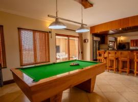 Zebula Golf and Wildlife Estate - Owl's Haven Pax 10 - Moi Signature Luxury villa, luxe hotel in Mabula