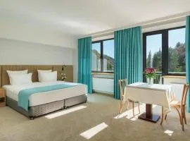 Apricot Aghveran Resort