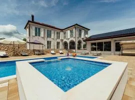 Luxury villa La Perla with heated pool