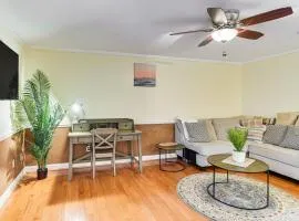Walk to Waterfront Cozy Fall River Condo